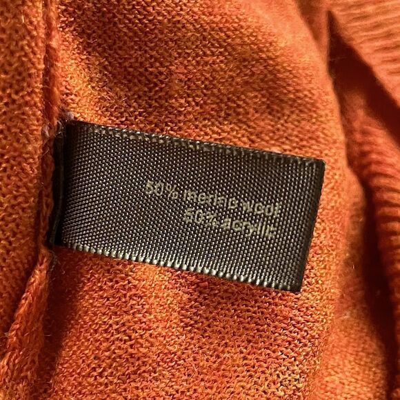 The Limited, 50% Wool, 50% Acrylic Lightweight V-Neck Sweater. Size Small. - Picture 5 of 5